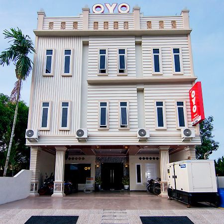 Vaccinated Staff - OYO 621 Vania Residence Medan Exterior foto